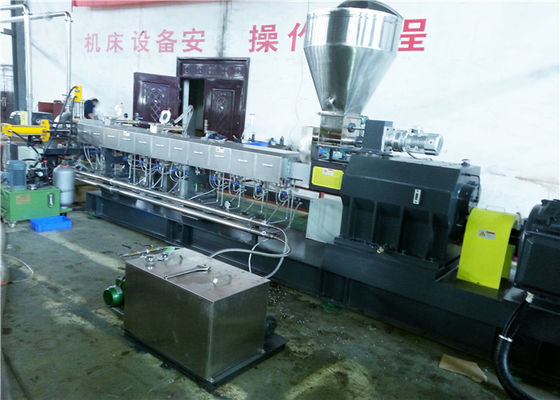 China Máquina plástica da extrusora do parafuso dobro com eficiência elevada da saída 500kg/hr fornecedor