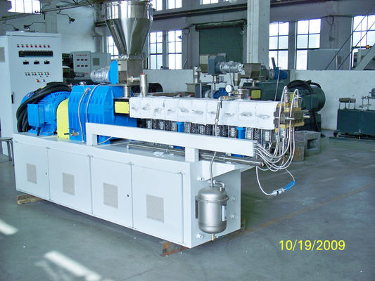 China linha de produção gêmea paralela de Masterbatch da máquina da extrusora de parafuso de 40mm fornecedor