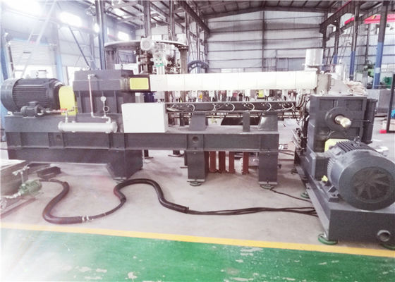 China Pvc industrial da extrusora de duas fases 500kg/hr que combina a máquina altamente eficiente fornecedor